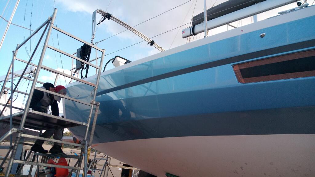 Sailing yacht 
