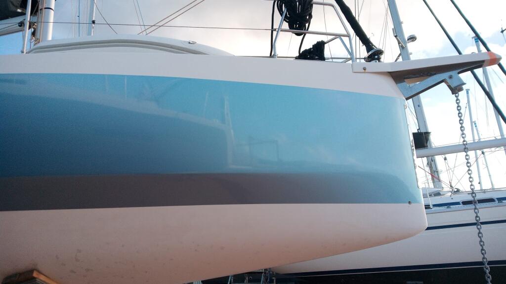 Sailing yacht 