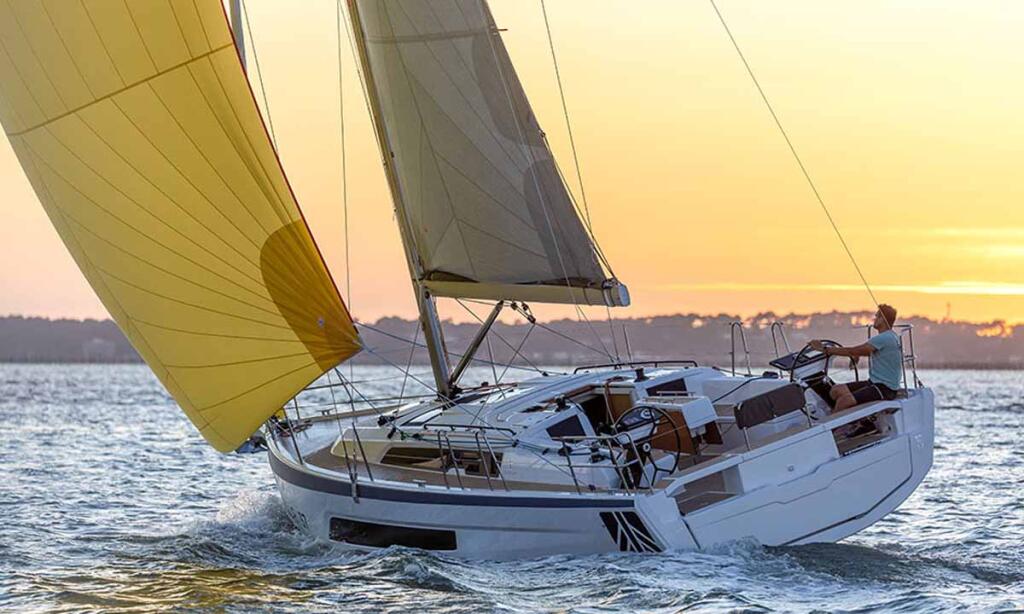 Sailing yacht 