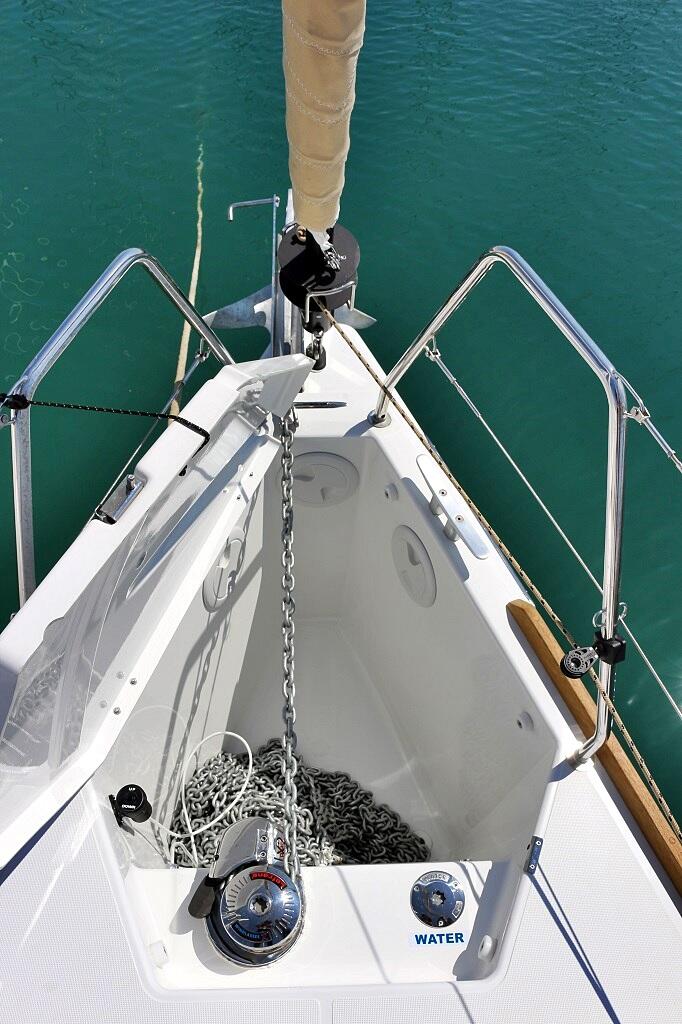 Sailing yacht 