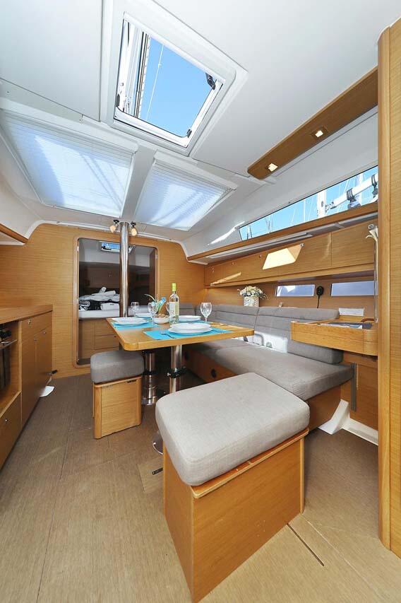 Sailing yacht 