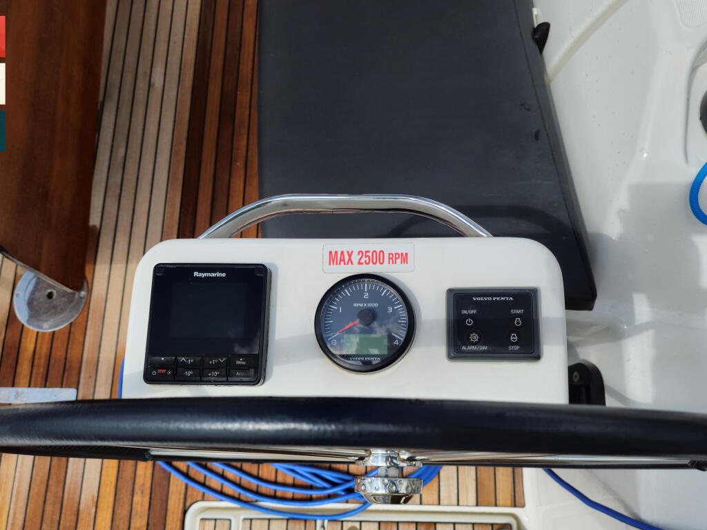 Sailing yacht 