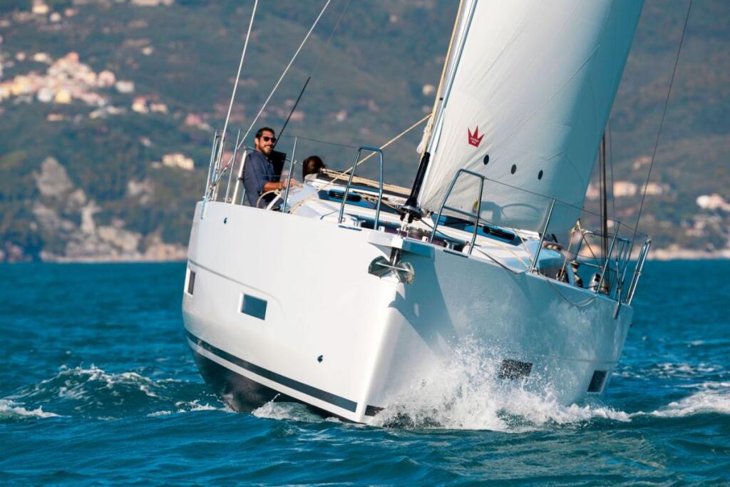 Sailing yacht 