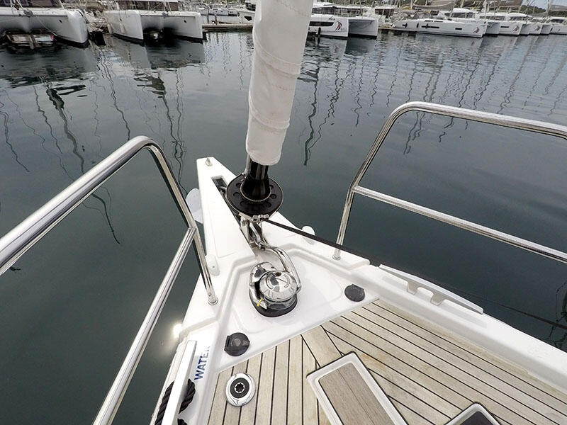 Sailing yacht 