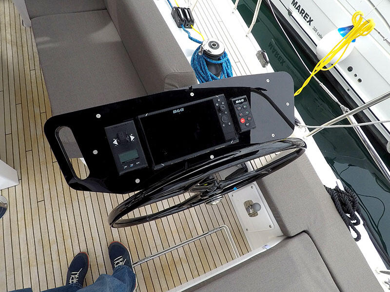 Sailing yacht 