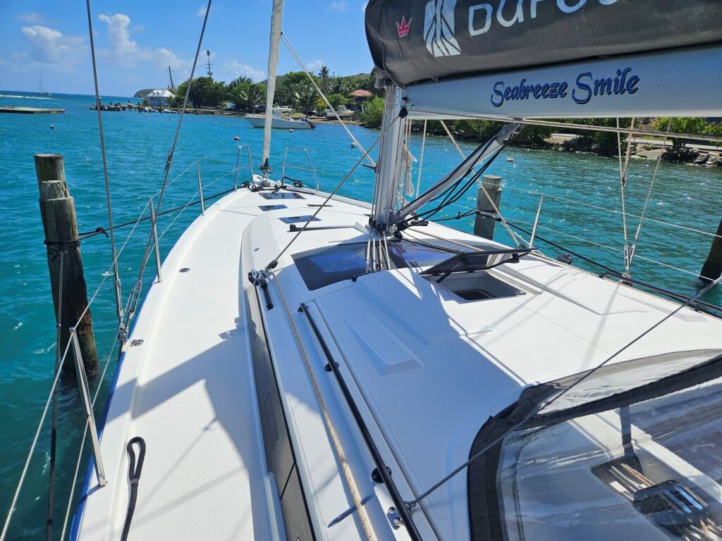 Sailing yacht 