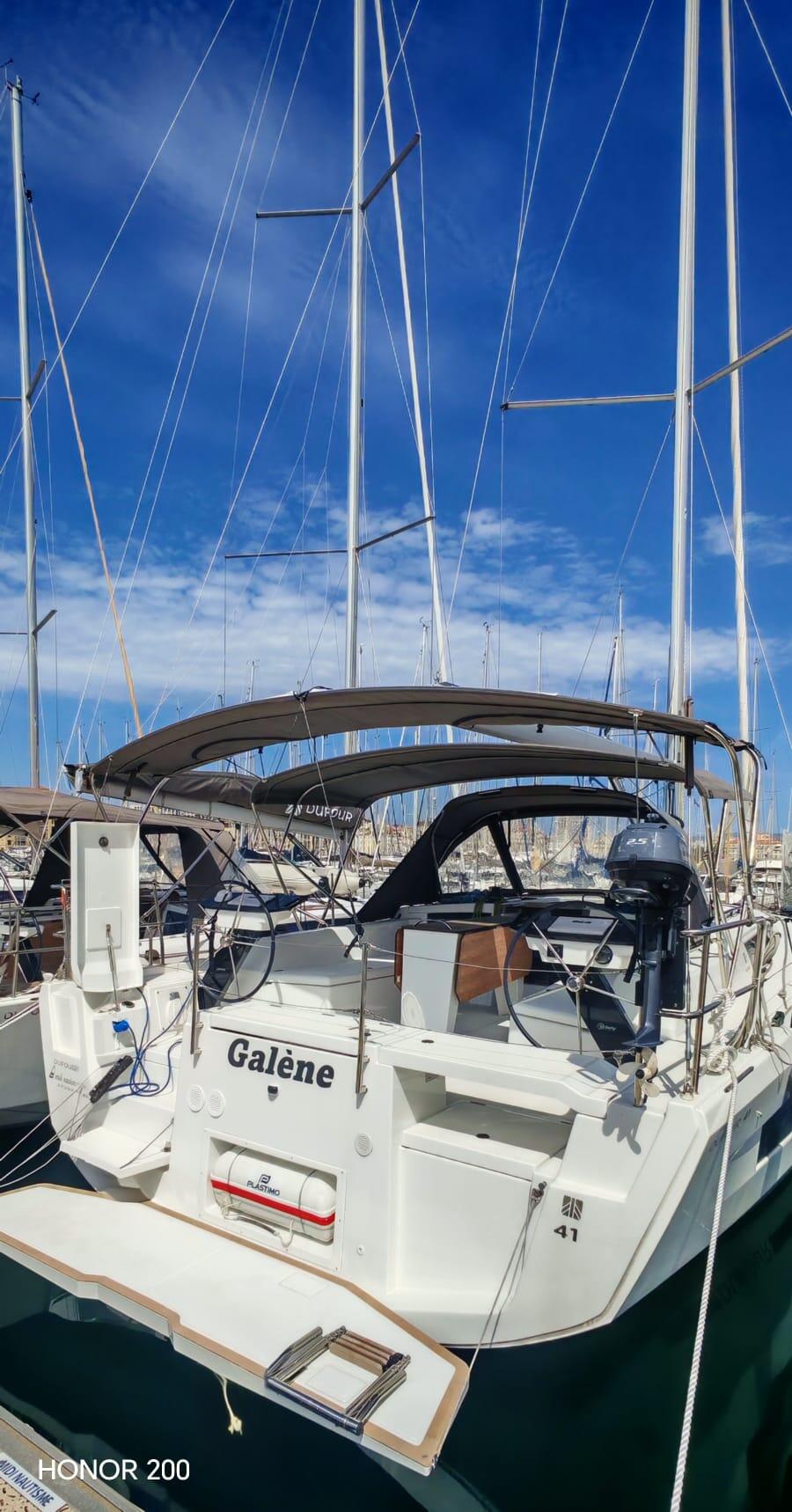 Sailing yacht 