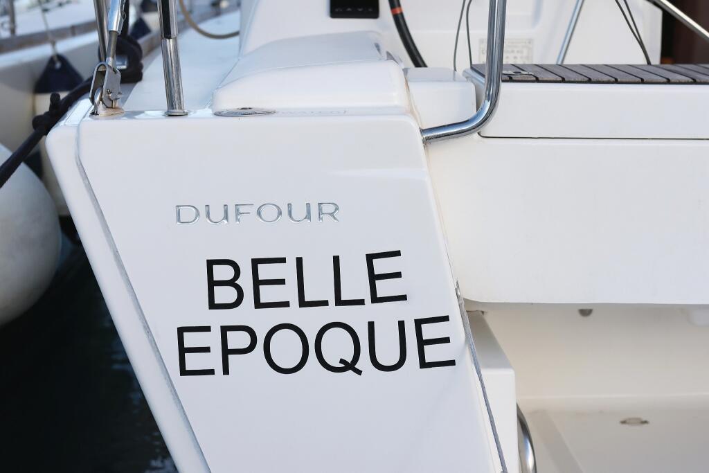 Sailing yacht 