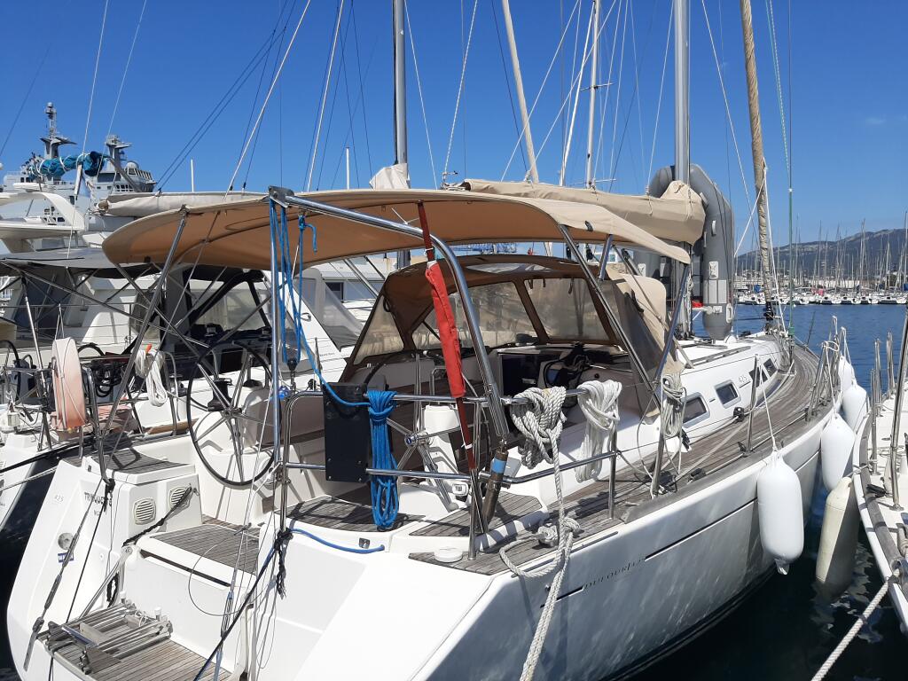 Sailing yacht 