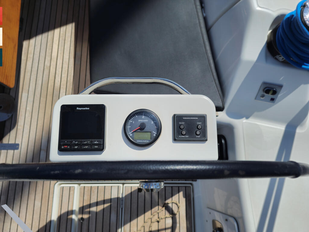 Sailing yacht 