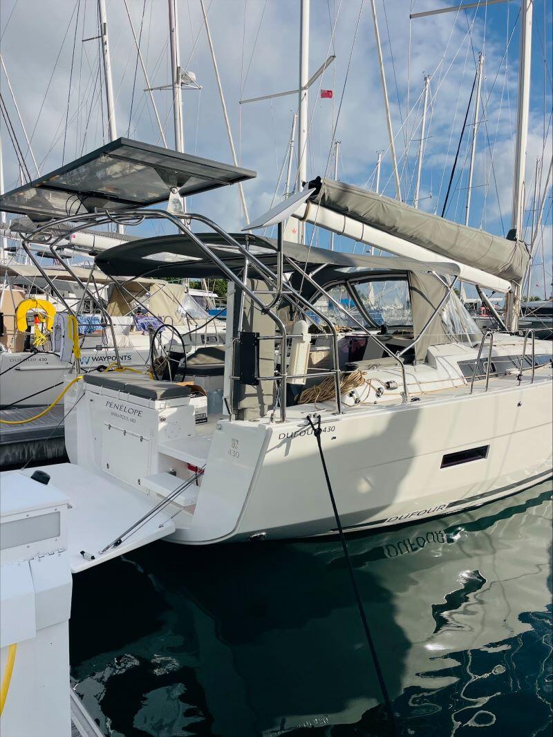 Sailing yacht 