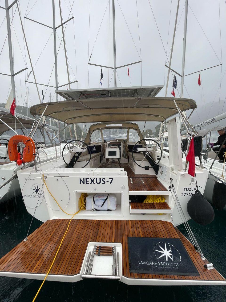 Sailing yacht 