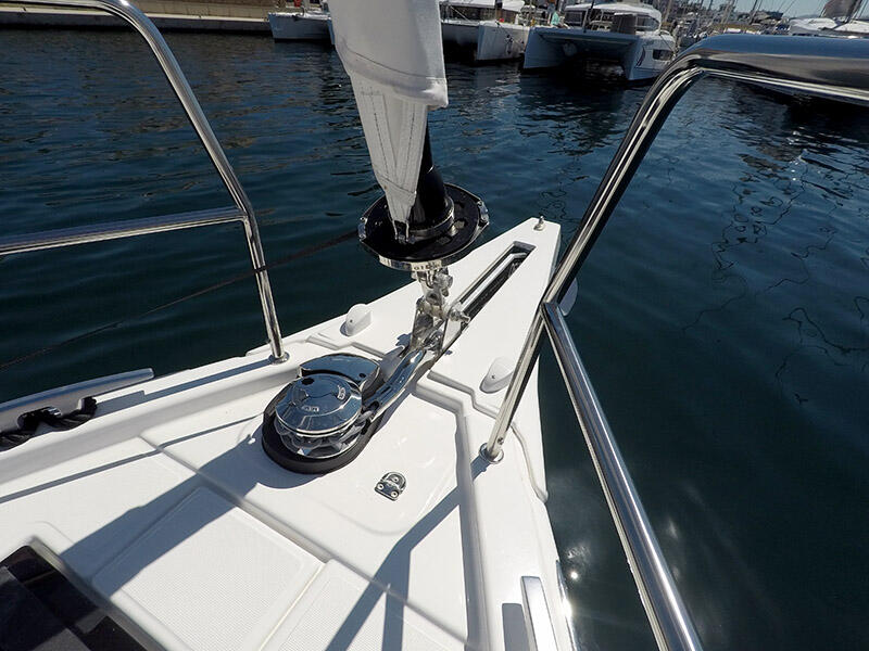 Sailing yacht 