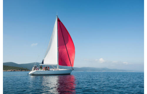 Sailing yacht 