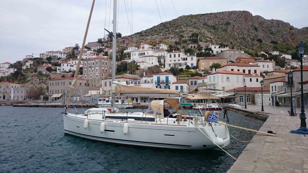 Sailing yacht 