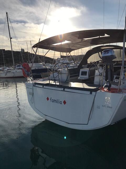 Sailing yacht 