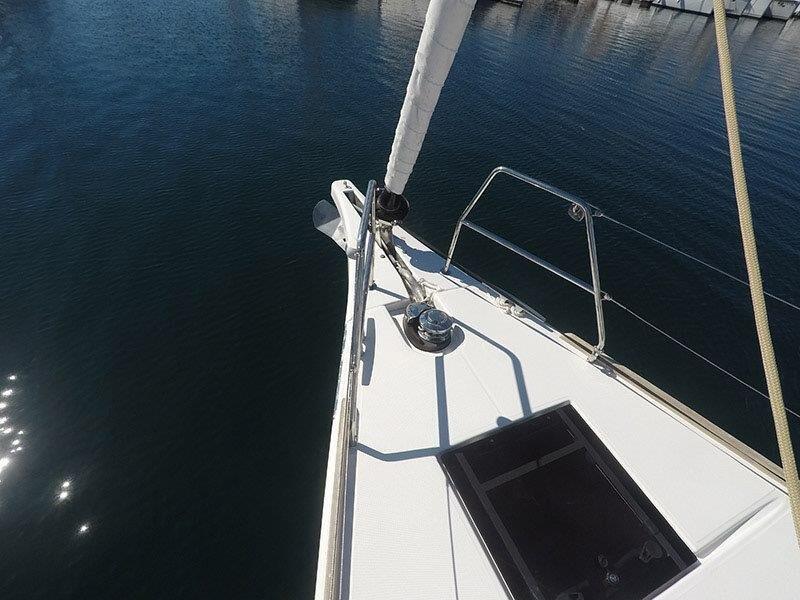 Sailing yacht 