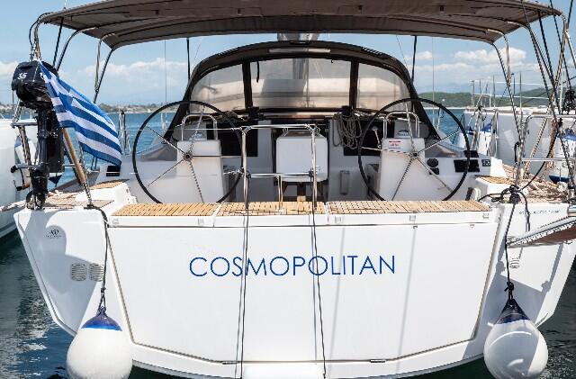 Sailing yacht 