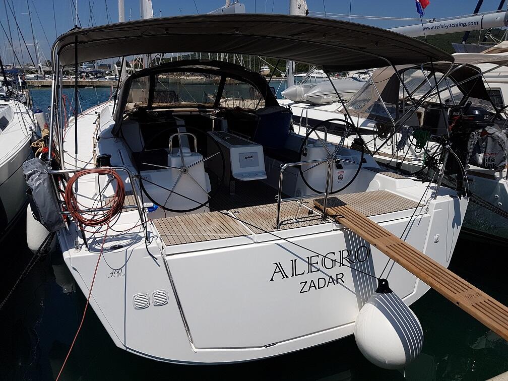 Sailing yacht 