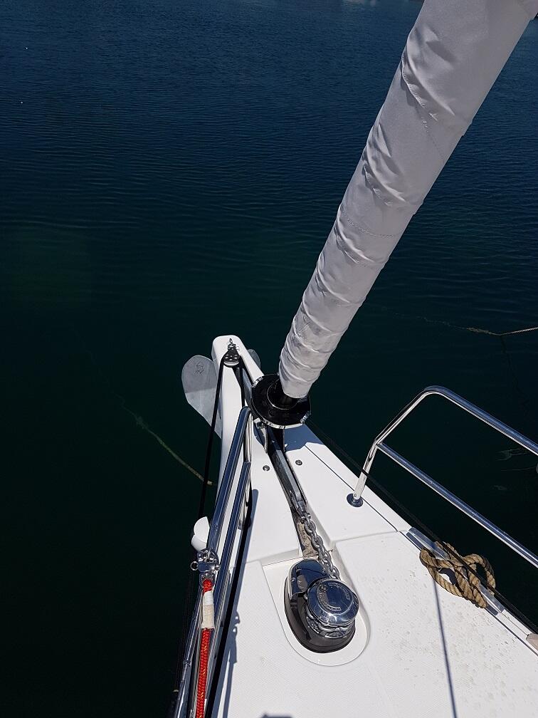 Sailing yacht 