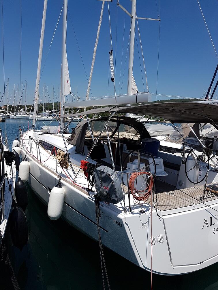 Sailing yacht 