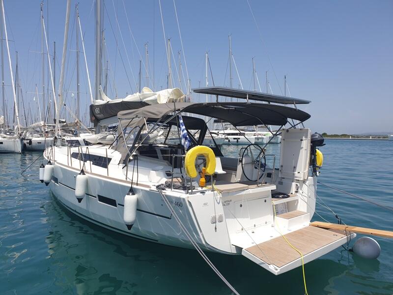 Sailing yacht 