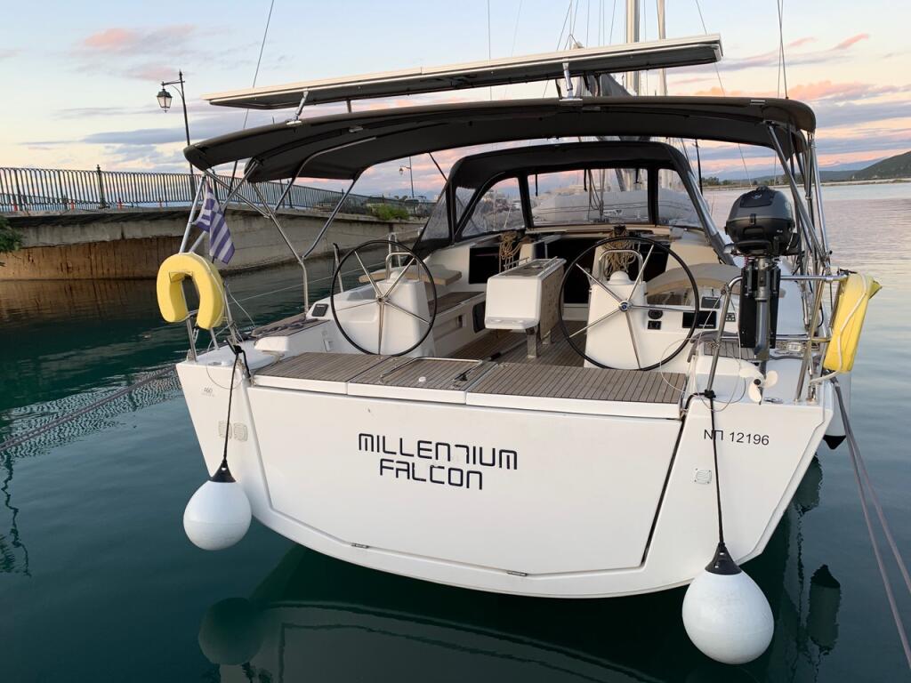 Sailing yacht 