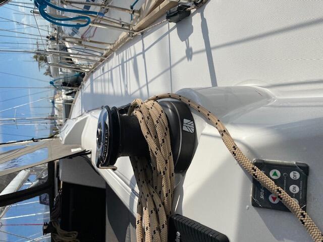 Sailing yacht 
