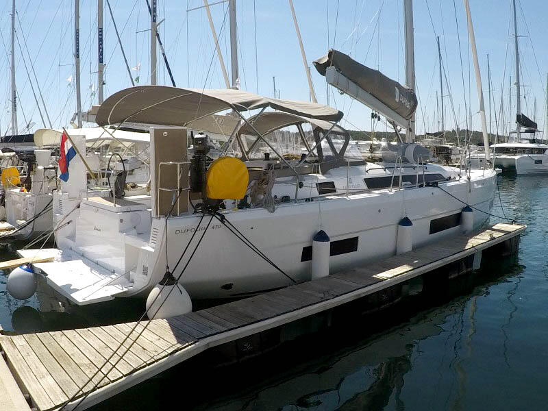 Sailing yacht 
