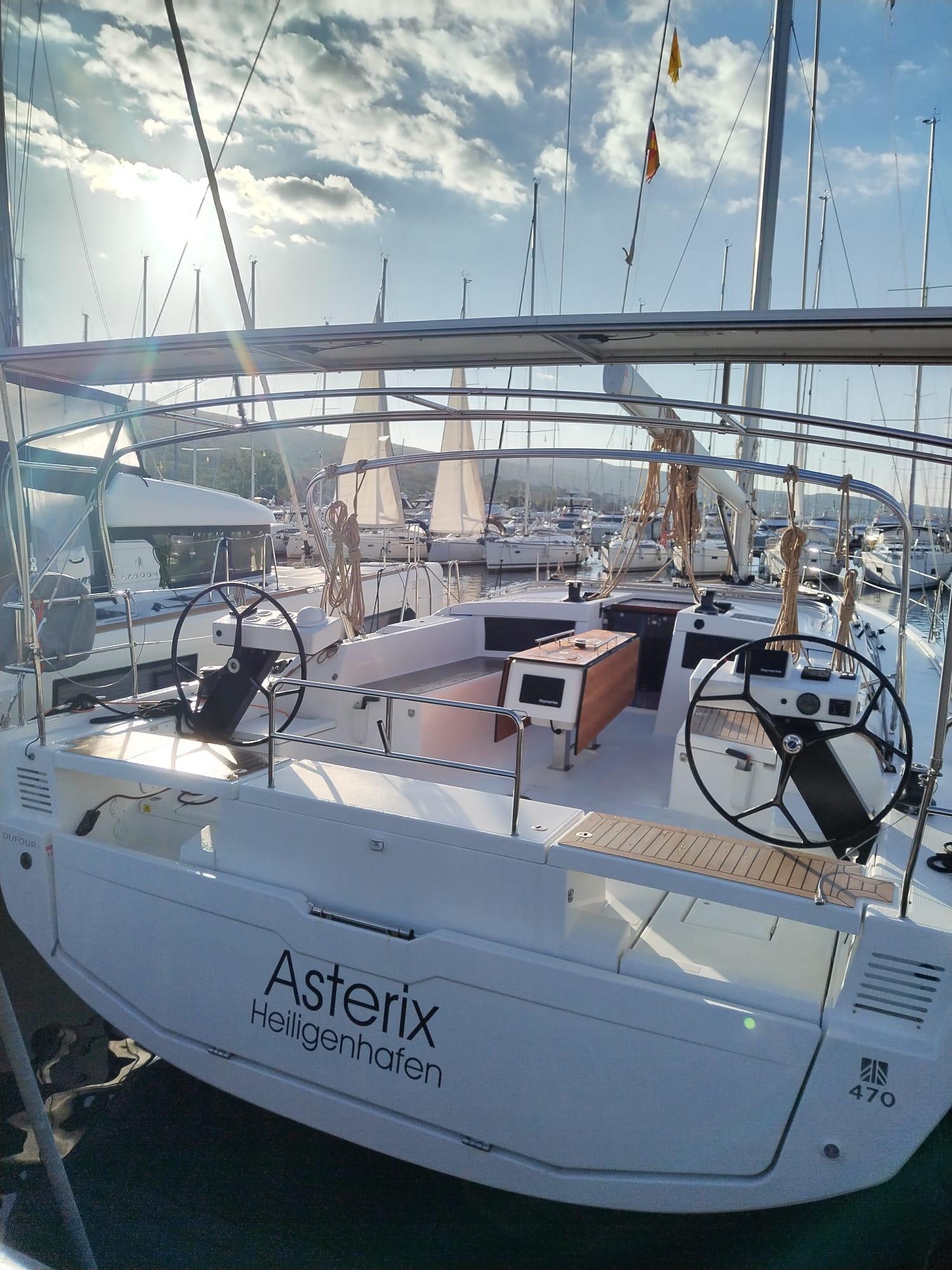 Sailing yacht 