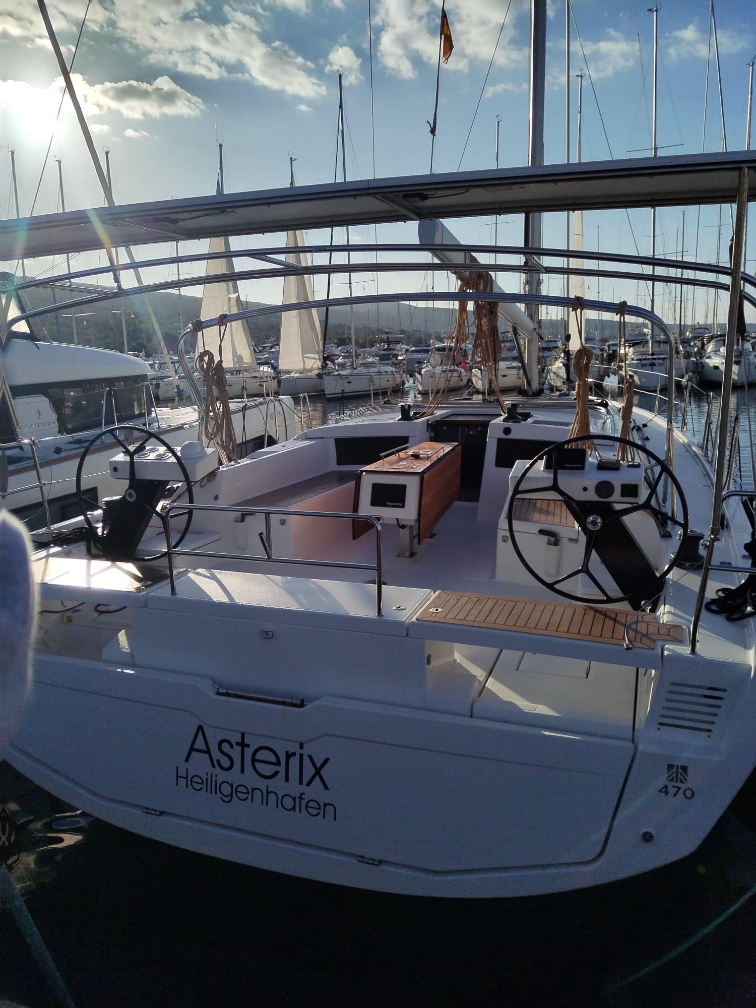 Sailing yacht 