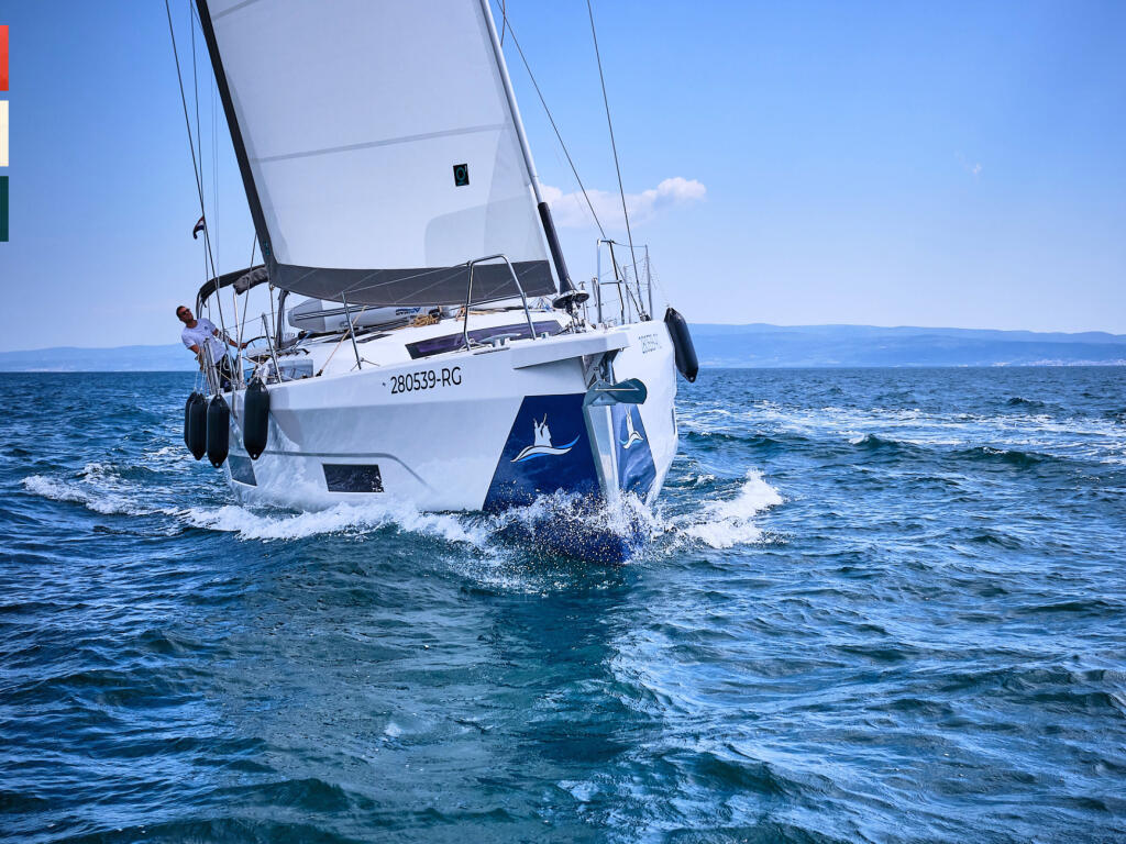 Sailing yacht 