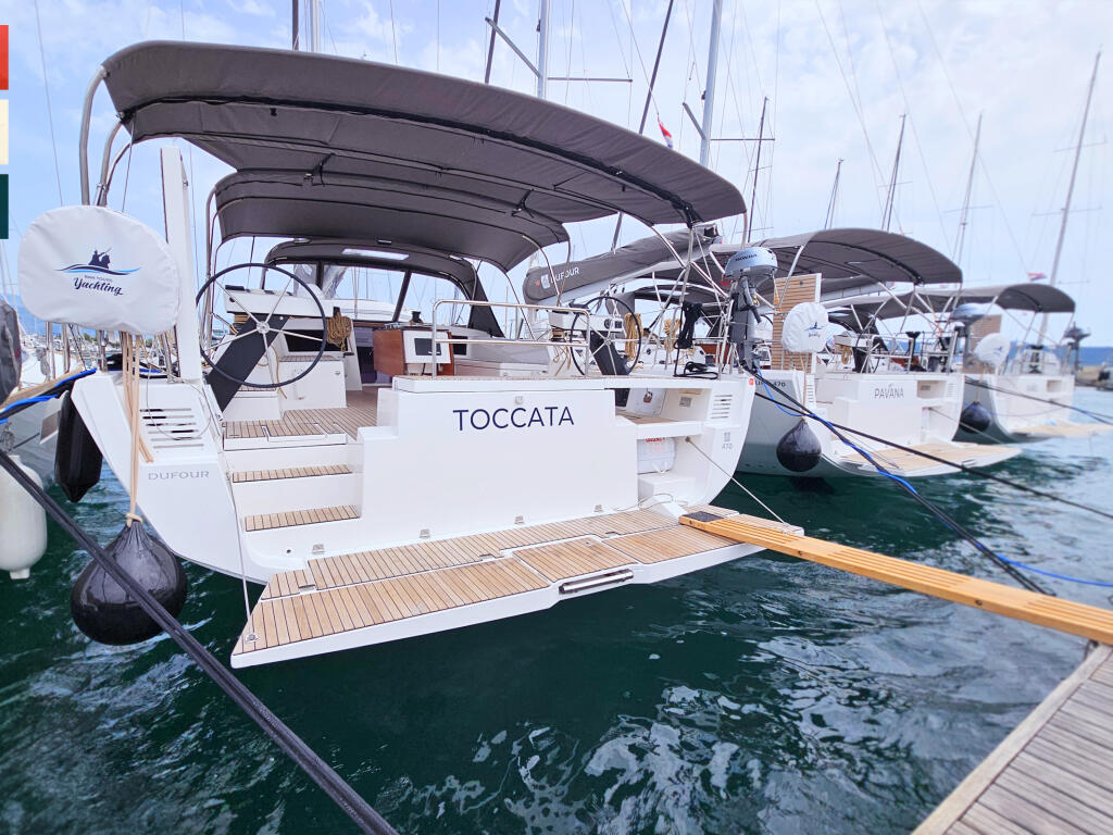Sailing yacht 