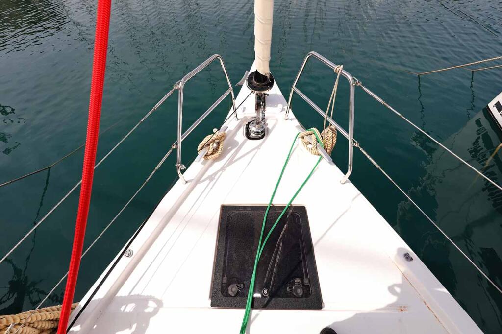 Sailing yacht 
