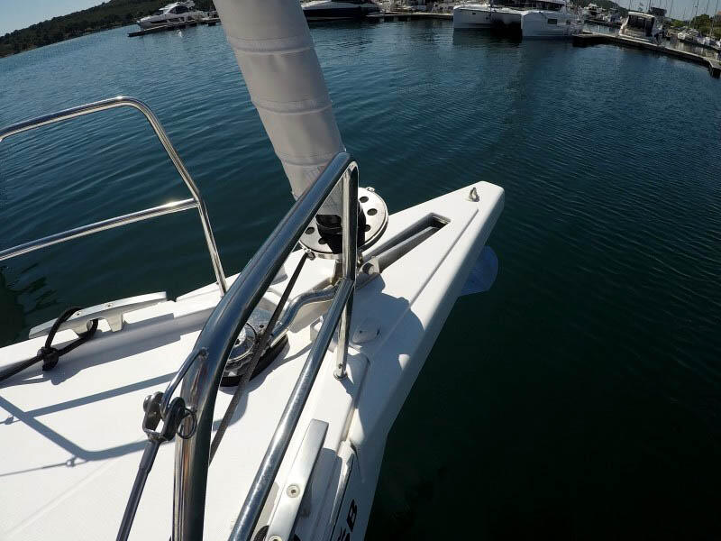 Sailing yacht 