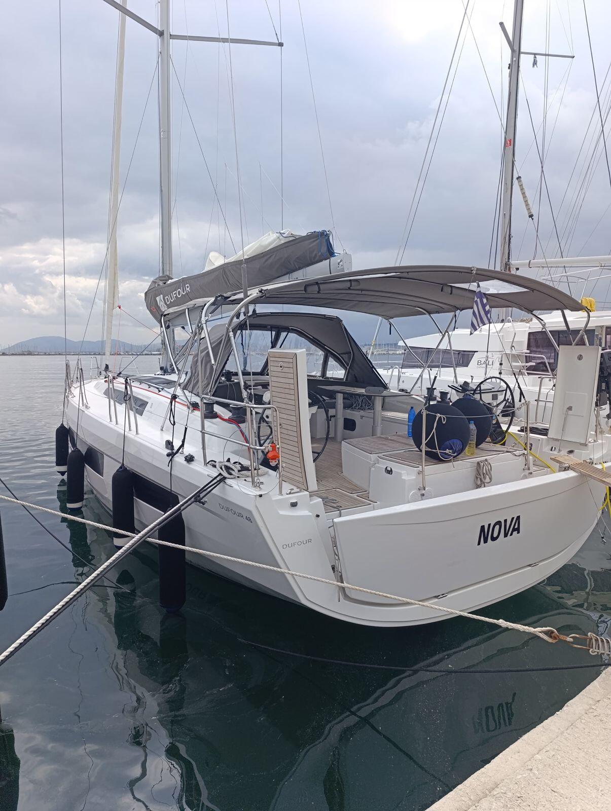 Sailing yacht 