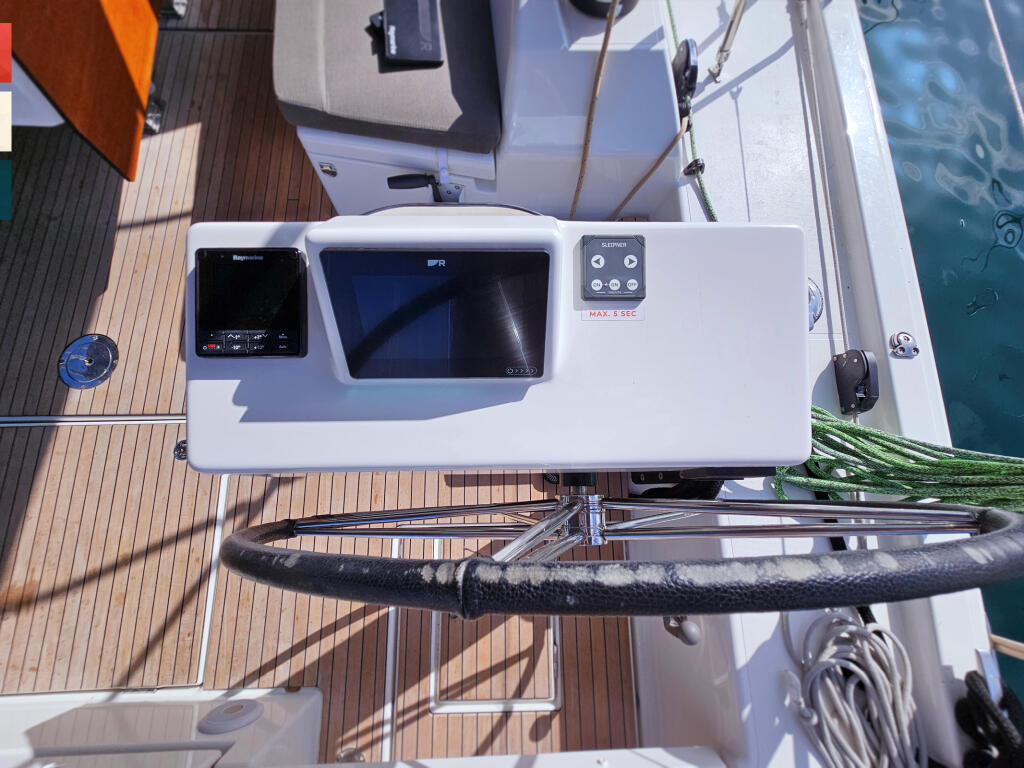 Sailing yacht 