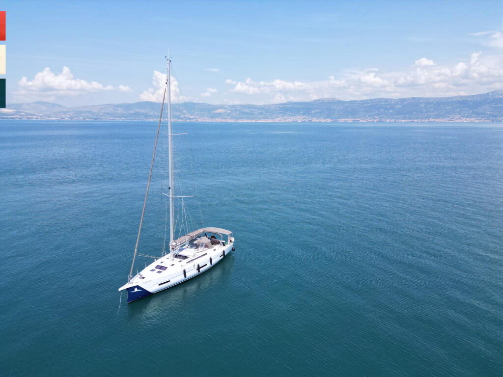 Sailing yacht 
