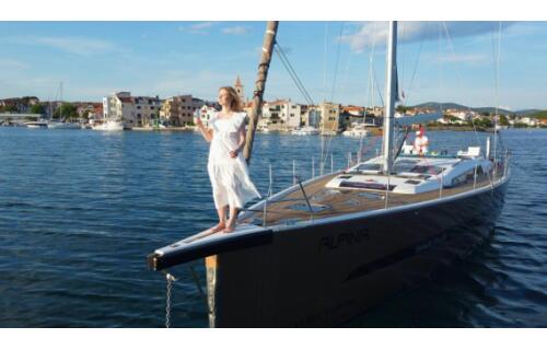 Sailing yacht 