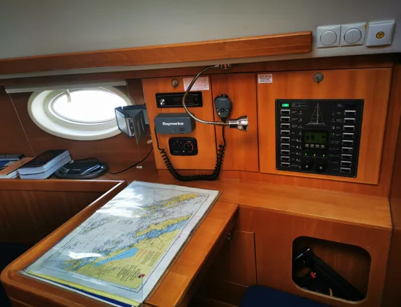 Sailing yacht 
