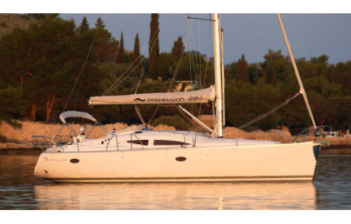 Sailing yacht 