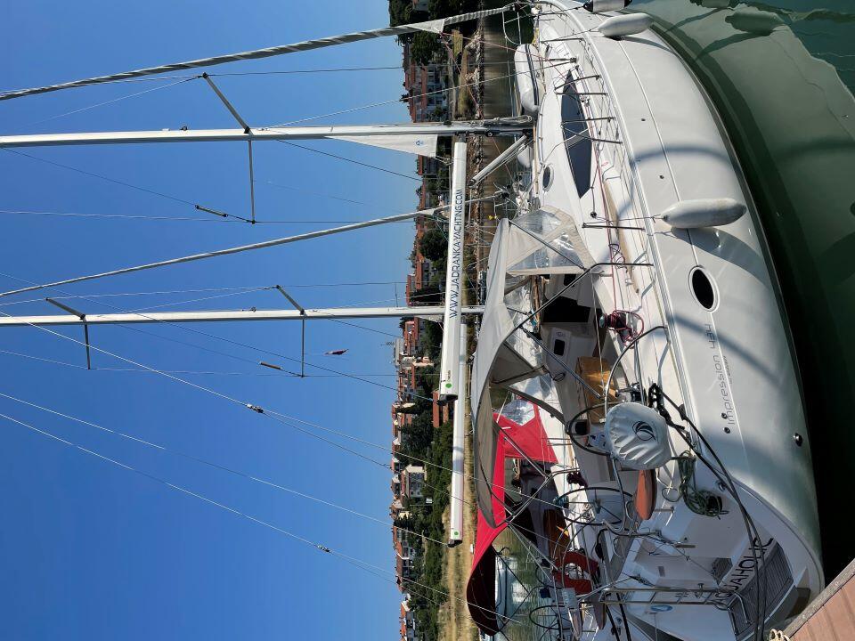 Sailing yacht 