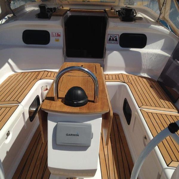 Sailing yacht 