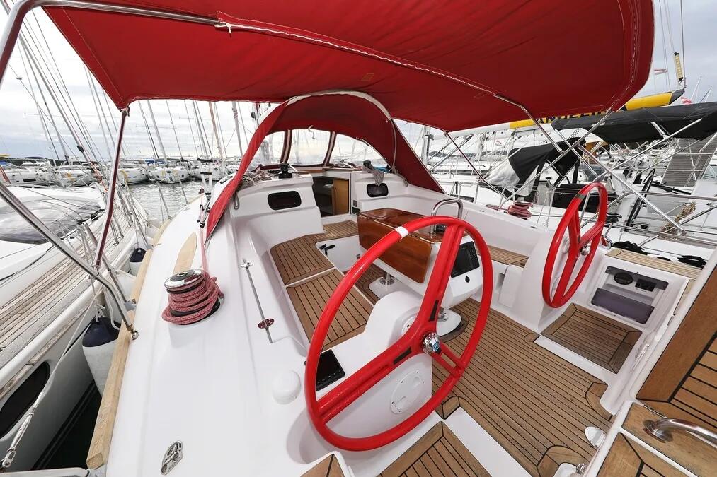 Sailing yacht 