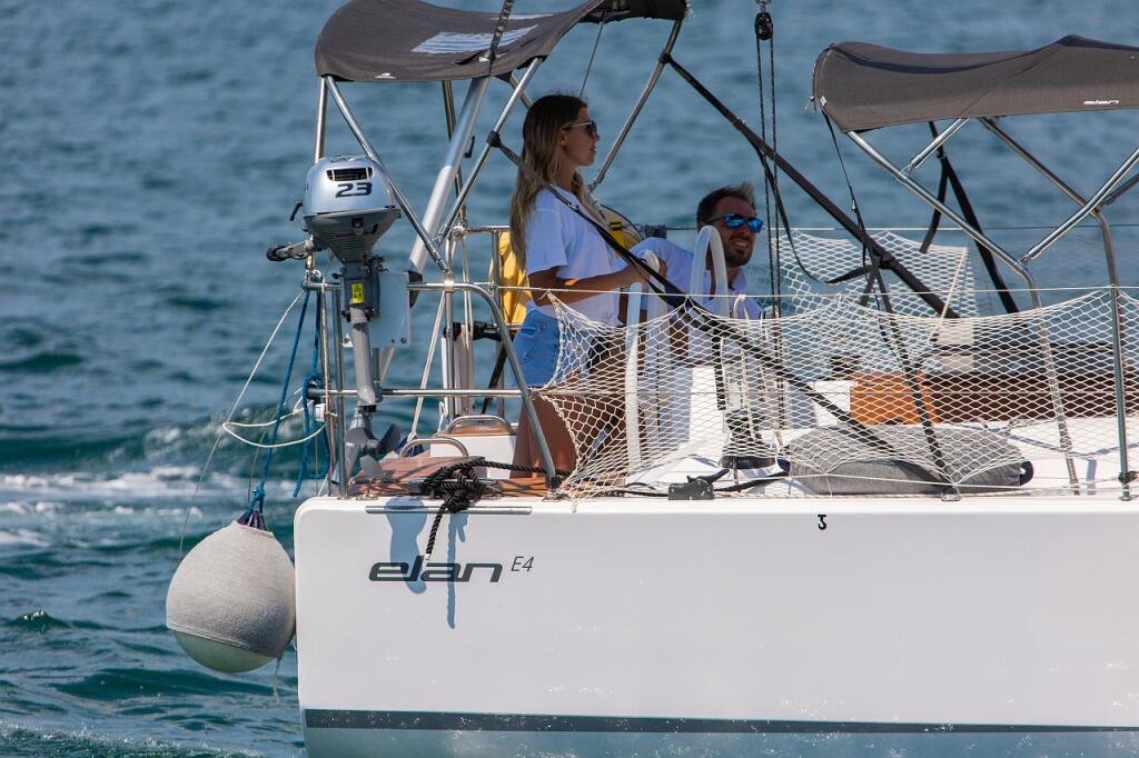 Sailing yacht 