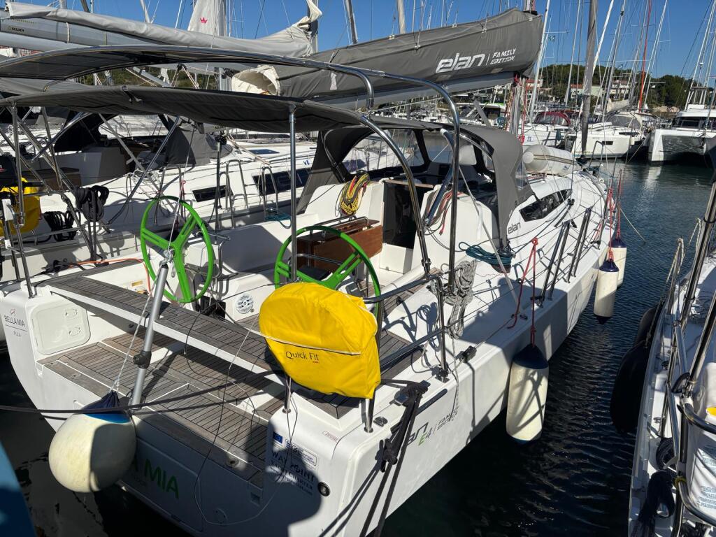Sailing yacht 