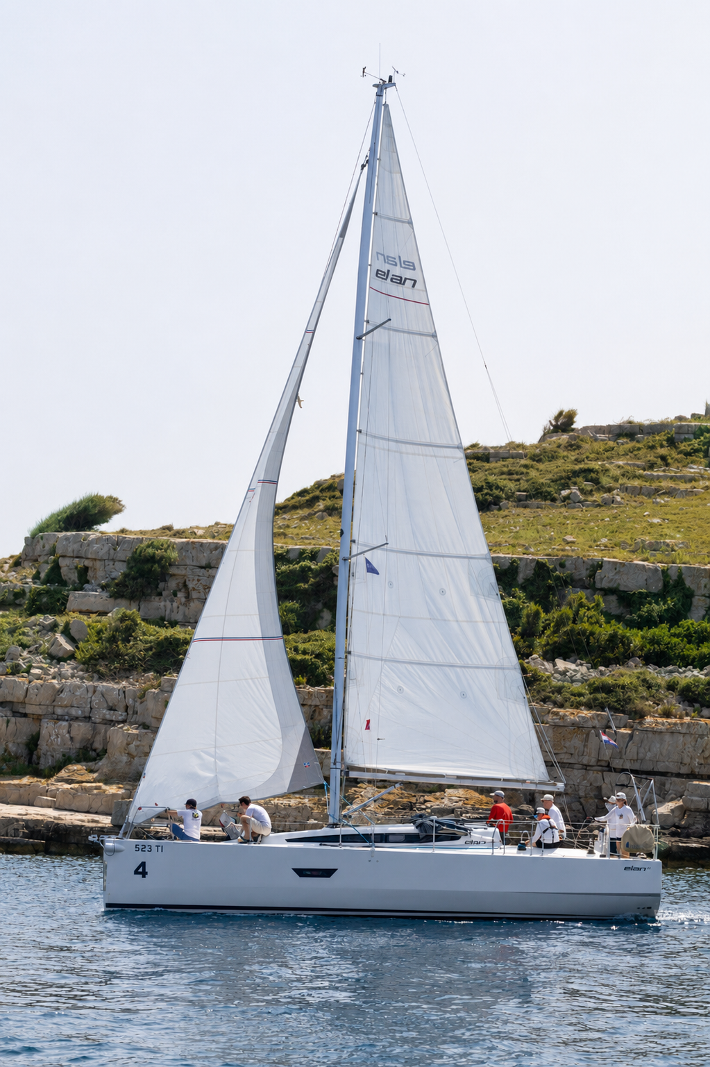 Sailing yacht 