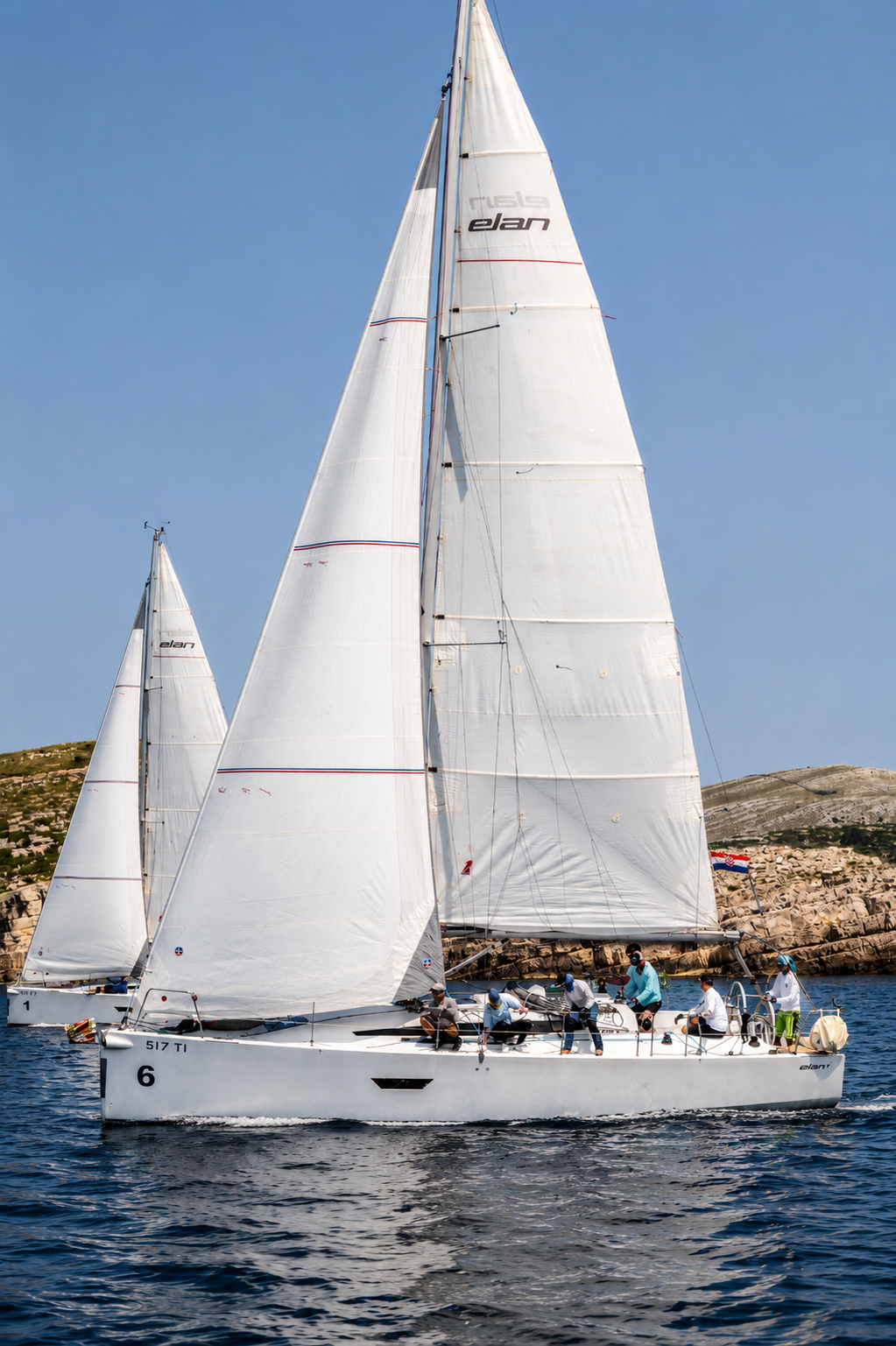 Sailing yacht 