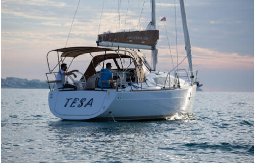 Sailing yacht 