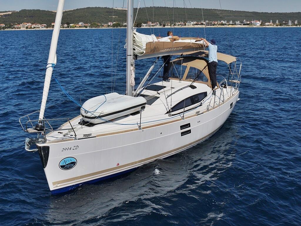 Sailing yacht 